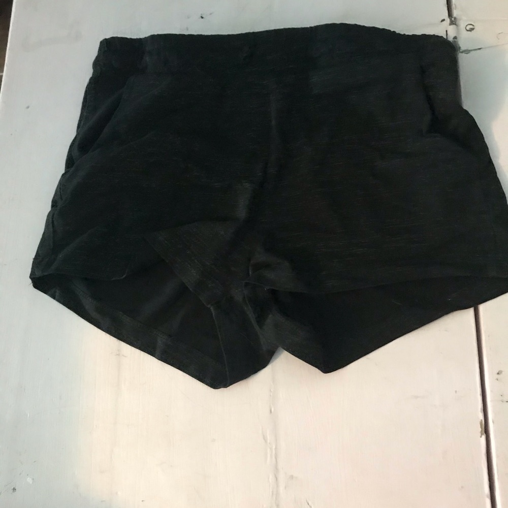 Black fitness sweat-shorts